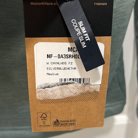 The North Face Women’s Fleece Jacket - Picture 3 of 5